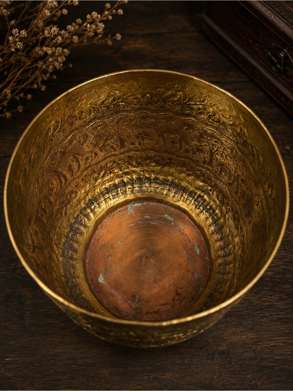 Vintage Possibly Antique Indian Brass Repoussé Jardinière Altar Vessel • Deer 🦌 - Picture 4 of 17